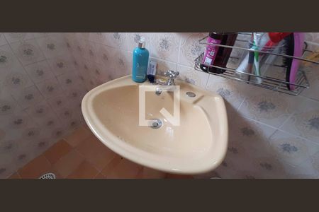 Casa à venda com 200m², 4 quartos e 2 vagas Casa à venda com 200m², 4 quartos e 2 vagasBanheiro