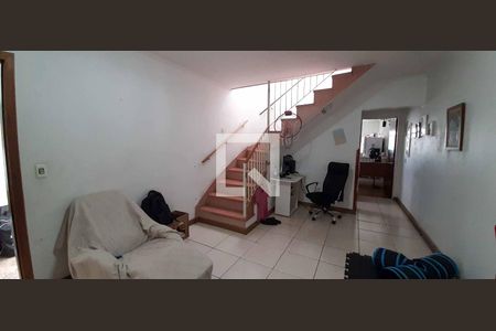 Sala de casa para alugar com 4 quartos, 200m² em Umuarama, Osasco