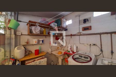 Casa à venda com 200m², 4 quartos e 2 vagas Casa à venda com 200m², 4 quartos e 2 vagasÁrea de Serviço