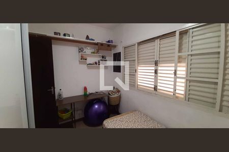 Casa à venda com 200m², 4 quartos e 2 vagas Casa à venda com 200m², 4 quartos e 2 vagasQuarto 2