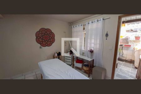 Casa à venda com 200m², 4 quartos e 2 vagas Casa à venda com 200m², 4 quartos e 2 vagasÁrea de serviço