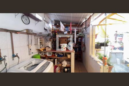 Casa à venda com 200m², 4 quartos e 2 vagas Casa à venda com 200m², 4 quartos e 2 vagasÁrea de serviço