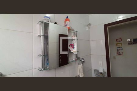 Casa à venda com 200m², 4 quartos e 2 vagas Casa à venda com 200m², 4 quartos e 2 vagasBanheiro