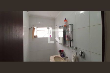 Casa à venda com 200m², 4 quartos e 2 vagas Casa à venda com 200m², 4 quartos e 2 vagasBanheiro de baixo