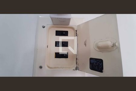 Casa à venda com 200m², 4 quartos e 2 vagas Casa à venda com 200m², 4 quartos e 2 vagasQuadro de Luz