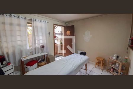 Casa à venda com 200m², 4 quartos e 2 vagas Casa à venda com 200m², 4 quartos e 2 vagasÁrea de serviço