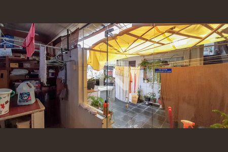 Casa à venda com 200m², 4 quartos e 2 vagas Casa à venda com 200m², 4 quartos e 2 vagasÁrea de serviço