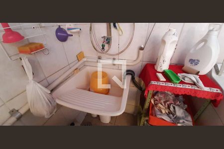 Casa à venda com 200m², 4 quartos e 2 vagas Casa à venda com 200m², 4 quartos e 2 vagasÁrea de serviço