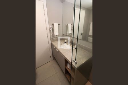 Banheiro de kitnet/studio à venda com 1 quarto, 24m² em Farroupilha, Porto Alegre