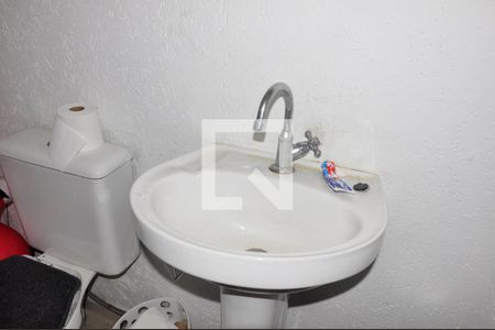 Lavabo de casa de condomínio para alugar com 2 quartos, 100m² em Vila Nina, São Paulo