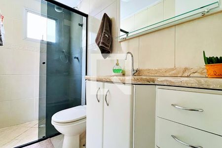 Banheiro de apartamento à venda com 2 quartos, 65m² em Vila Galvão, Guarulhos