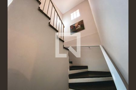 Escada de casa à venda com 3 quartos, 120m² em Vila Polopoli, São Paulo