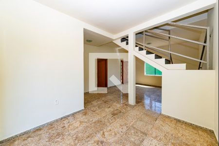 Sala de casa para alugar com 4 quartos, 160m² em Vista Alegre, Belo Horizonte