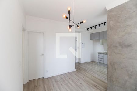 Sala de apartamento para alugar com 2 quartos, 40m² em Jardim Tupanci, Barueri