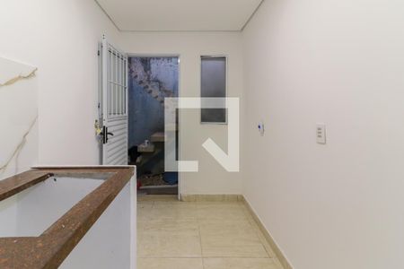 Cozinha de kitnet/studio para alugar com 1 quarto, 22m² em Rio Pequeno, São Paulo