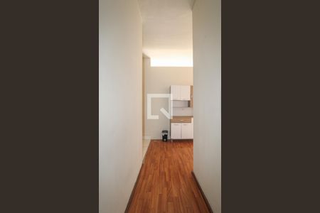 Corredor de apartamento à venda com 1 quarto, 45m² em Botafogo, Campinas