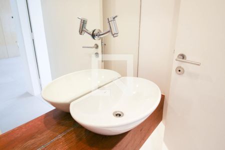 Lavabo de apartamento à venda com 2 quartos, 90m² em Itaim Bibi, São Paulo