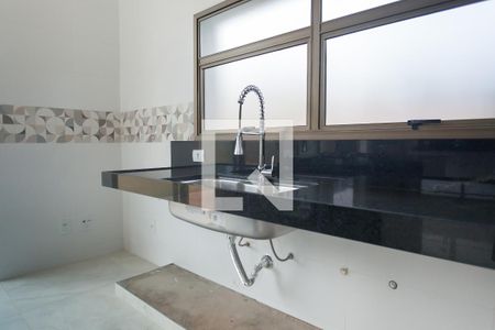 Casa de condomínio à venda com 390m², 4 quartos e 8 vagas Casa de condomínio à venda com 390m², 4 quartos e 8 vagascozinha