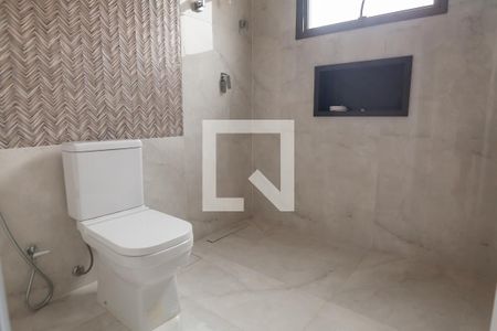 Casa de condomínio à venda com 390m², 4 quartos e 8 vagas Casa de condomínio à venda com 390m², 4 quartos e 8 vagasbanheiro quarto 1