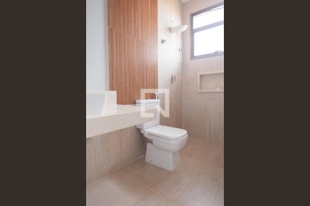 Casa de condomínio à venda com 390m², 4 quartos e 8 vagas Casa de condomínio à venda com 390m², 4 quartos e 8 vagasbanheiro suite 2