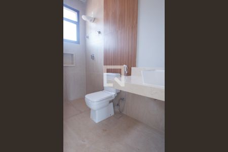 Casa de condomínio à venda com 390m², 4 quartos e 8 vagas Casa de condomínio à venda com 390m², 4 quartos e 8 vagasbanheiro suite 1