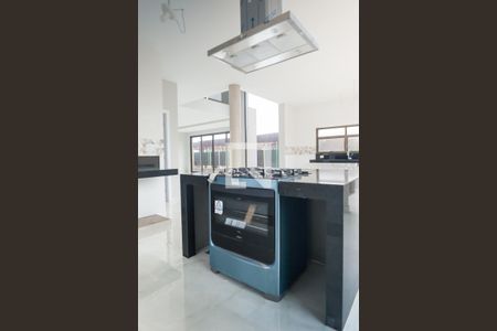 Casa de condomínio à venda com 390m², 4 quartos e 8 vagas Casa de condomínio à venda com 390m², 4 quartos e 8 vagascozinha