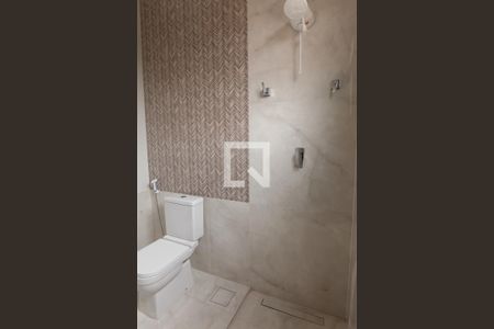 Casa de condomínio à venda com 390m², 4 quartos e 8 vagas Casa de condomínio à venda com 390m², 4 quartos e 8 vagasbanheiro quarto 1