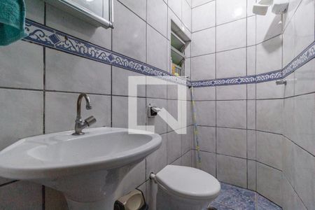 Banheiro de casa à venda com 4 quartos, 110m² em Piratininga, Osasco