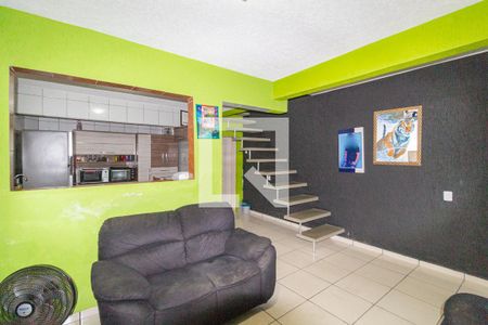 Sala de casa à venda com 4 quartos, 110m² em Piratininga, Osasco