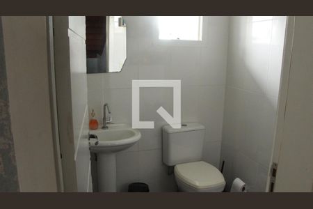 Banheiro 1 de casa à venda com 3 quartos, 300m² em Vila Jardim, Porto Alegre