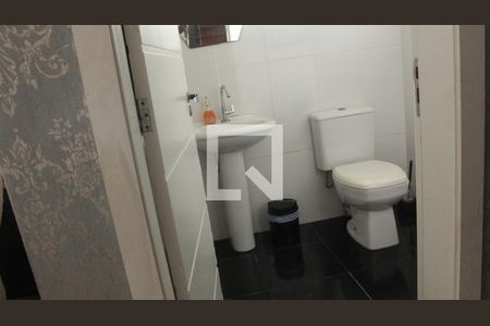 Banheiro 1 de casa à venda com 3 quartos, 300m² em Vila Jardim, Porto Alegre