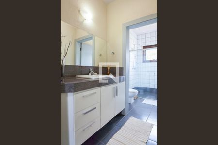 Casa de condomínio para alugar com 585m², 3 quartos e 4 vagas Casa de condomínio para alugar com 585m², 3 quartos e 4 vagasBanheiro Social