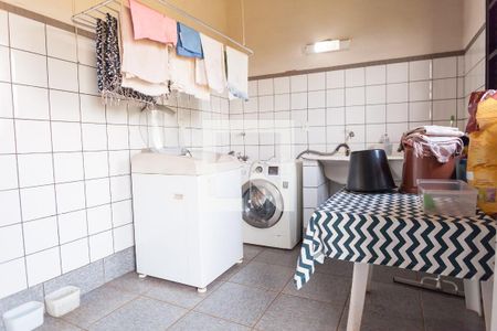 Casa de condomínio para alugar com 585m², 3 quartos e 4 vagas Casa de condomínio para alugar com 585m², 3 quartos e 4 vagasÁrea de Serviço