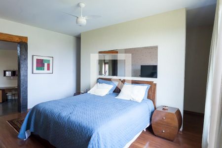 Casa de condomínio para alugar com 585m², 3 quartos e 4 vagas Casa de condomínio para alugar com 585m², 3 quartos e 4 vagasSuíte