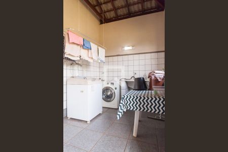 Casa de condomínio para alugar com 585m², 3 quartos e 4 vagas Casa de condomínio para alugar com 585m², 3 quartos e 4 vagasÁrea de Serviço