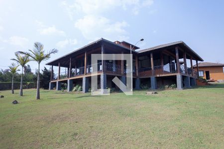 Casa de condomínio para alugar com 585m², 3 quartos e 4 vagas Casa de condomínio para alugar com 585m², 3 quartos e 4 vagasQuintal