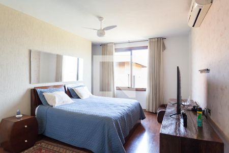 Casa de condomínio para alugar com 585m², 3 quartos e 4 vagas Casa de condomínio para alugar com 585m², 3 quartos e 4 vagasSuíte