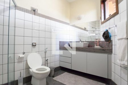 Casa de condomínio para alugar com 585m², 3 quartos e 4 vagas Casa de condomínio para alugar com 585m², 3 quartos e 4 vagasBanheiro da Suíte