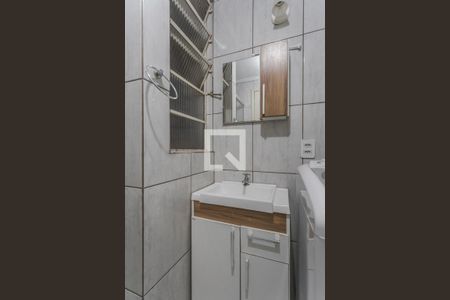 Banheiro de kitnet/studio para alugar com 1 quarto, 32m² em Rio Branco, Porto Alegre