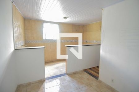 Casa para alugar com 1 quarto, 50m² em Jardim Olavo Bilac, Duque de Caxias