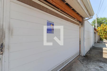 Casa à venda com 250m², 3 quartos e 3 vagas Casa à venda com 250m², 3 quartos e 3 vagasFachada