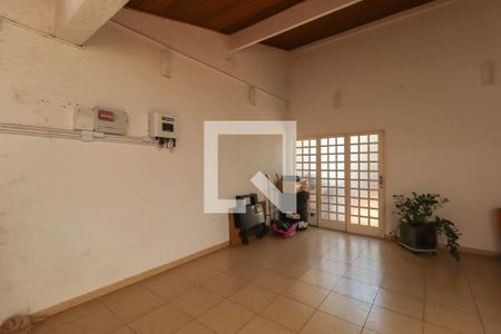 Casa à venda com 250m², 3 quartos e 3 vagas Casa à venda com 250m², 3 quartos e 3 vagasGaragem
