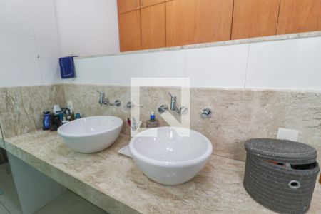 Casa à venda com 250m², 3 quartos e 3 vagas Casa à venda com 250m², 3 quartos e 3 vagasSuíte