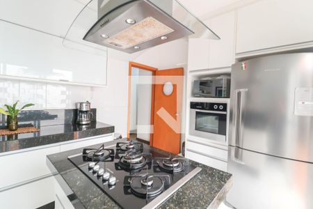 Casa à venda com 250m², 3 quartos e 3 vagas Casa à venda com 250m², 3 quartos e 3 vagasCozinha e Área de Serviço