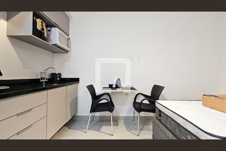 Sala/Quarto/Cozinha de apartamento para alugar com 1 quarto, 27m² em Jardim Iporanga, São Paulo