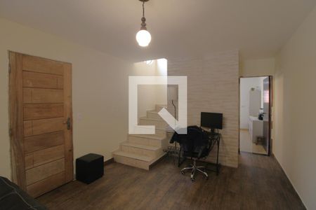 Sala de casa para alugar com 3 quartos, 100m² em Jardim Ernestina, São Paulo