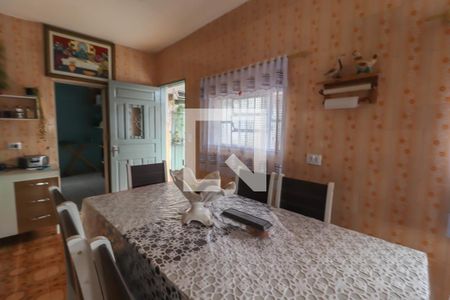 Casa à venda com 244m², 4 quartos e 3 vagas Casa à venda com 244m², 4 quartos e 3 vagasCozinha