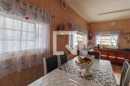 Casa à venda com 244m², 4 quartos e 3 vagas Casa à venda com 244m², 4 quartos e 3 vagasCozinha