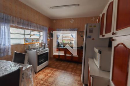 Casa à venda com 244m², 4 quartos e 3 vagas Casa à venda com 244m², 4 quartos e 3 vagasCozinha