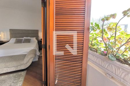 Casa à venda com 450m², 4 quartos e 5 vagas Casa à venda com 450m², 4 quartos e 5 vagasQuarto